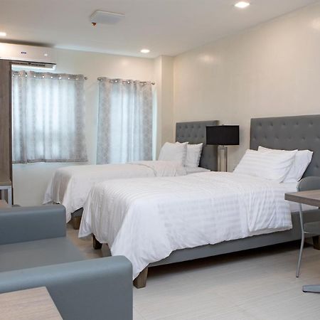 Hotel Merlo Makati City Esterno foto