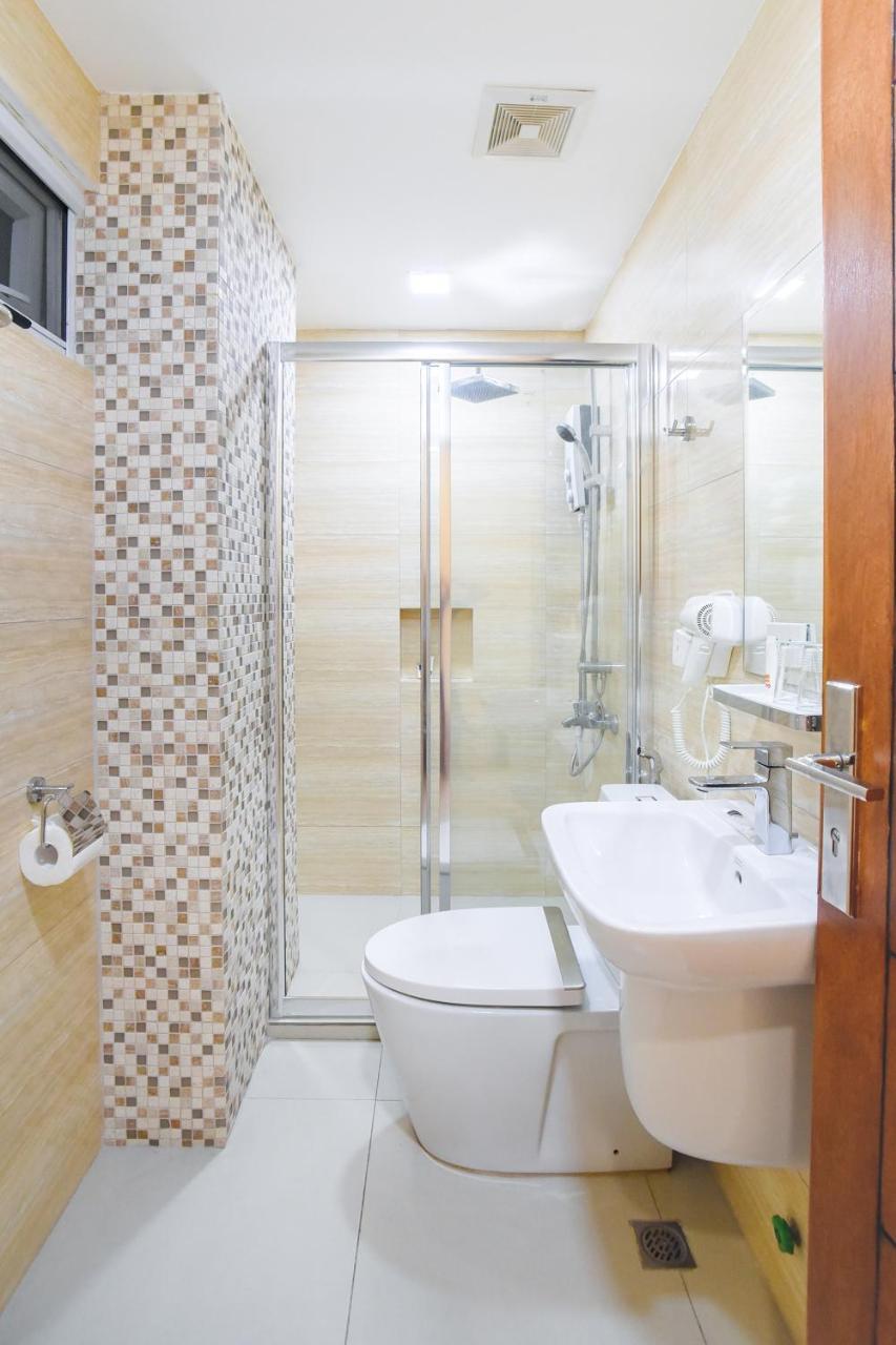 Hotel Merlo Makati City Esterno foto