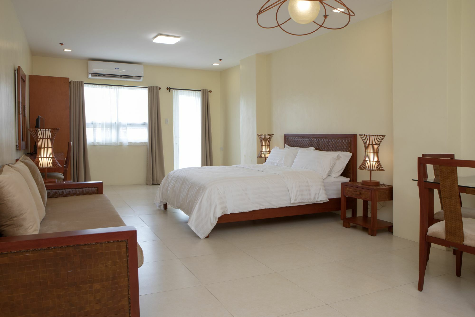 Hotel Merlo Makati City Esterno foto