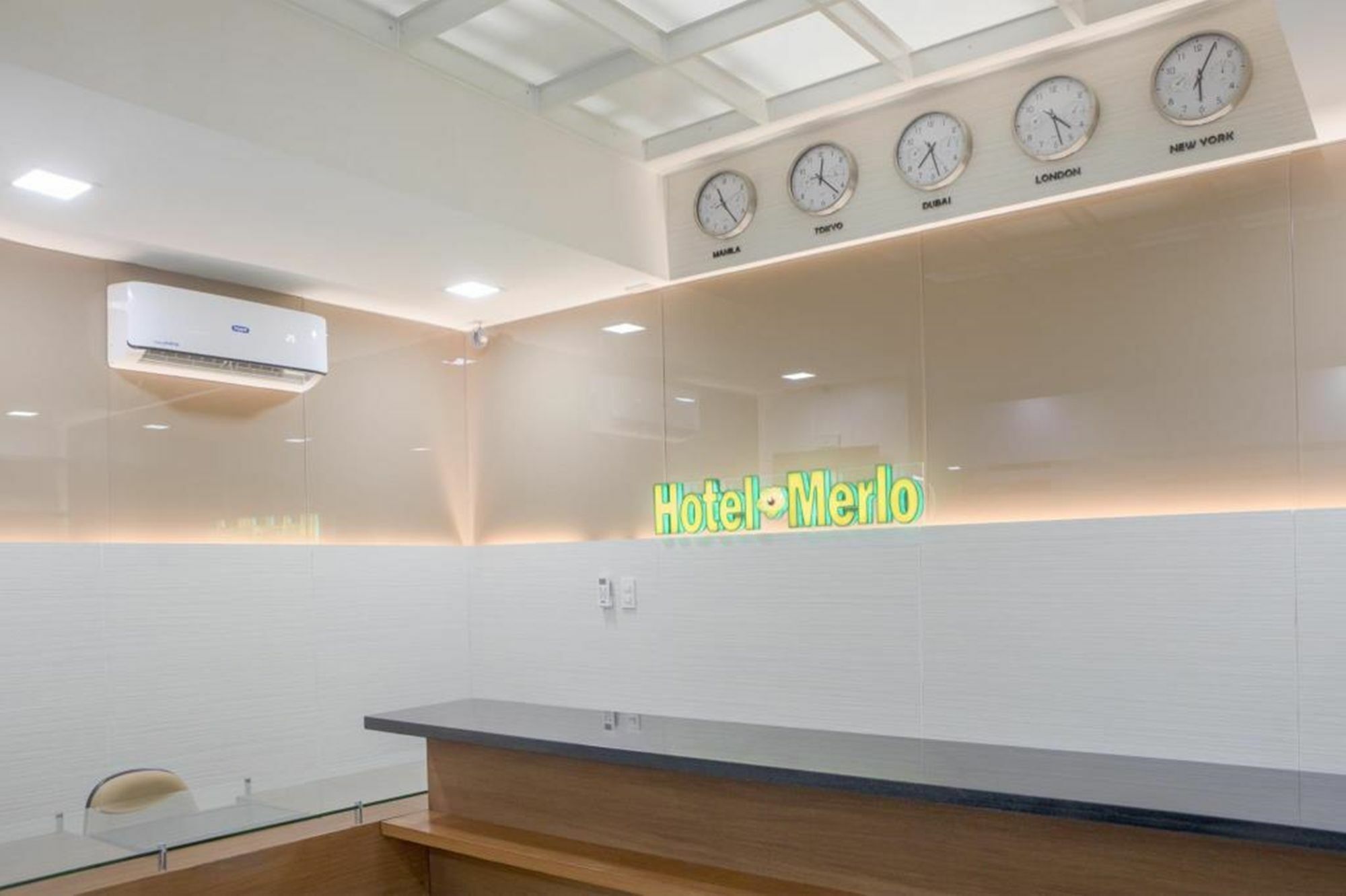 Hotel Merlo Makati City Esterno foto