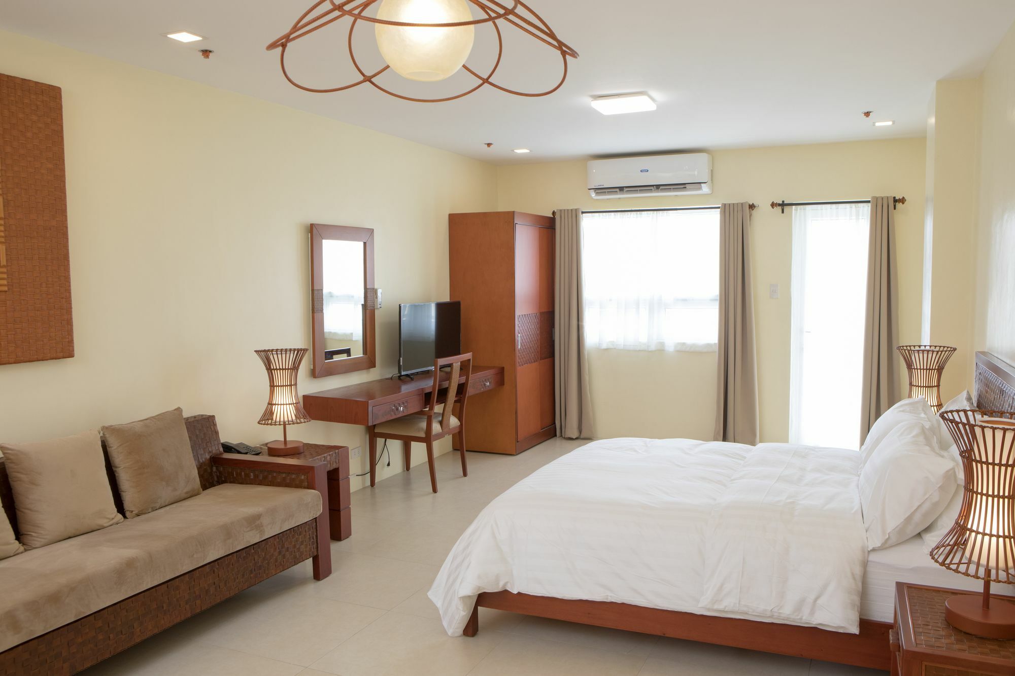 Hotel Merlo Makati City Esterno foto