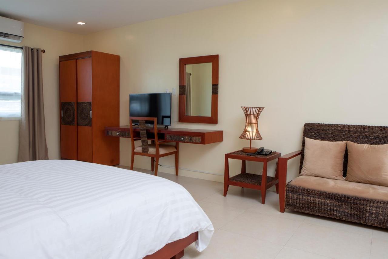 Hotel Merlo Makati City Esterno foto