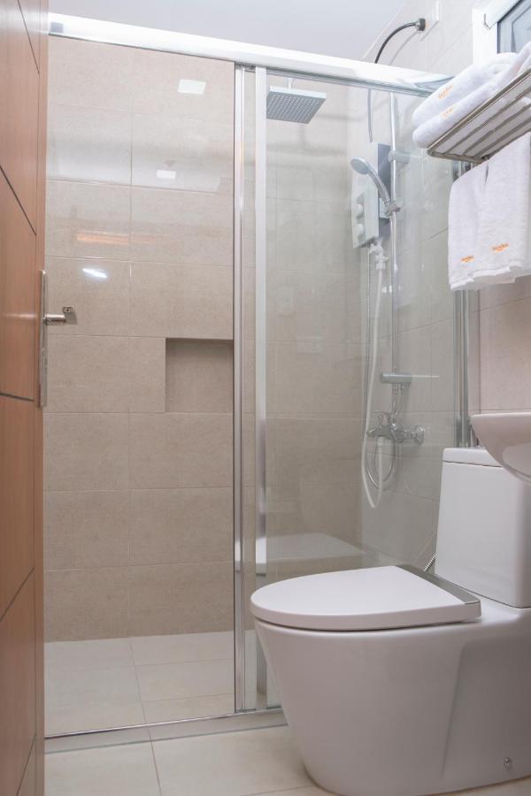 Hotel Merlo Makati City Esterno foto