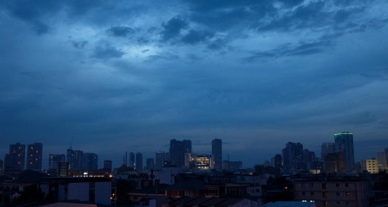 Hotel Merlo Makati City Esterno foto