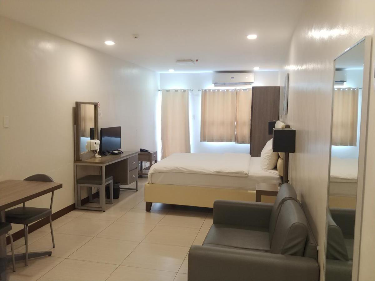 Hotel Merlo Makati City Esterno foto