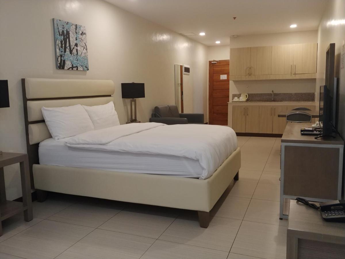 Hotel Merlo Makati City Esterno foto