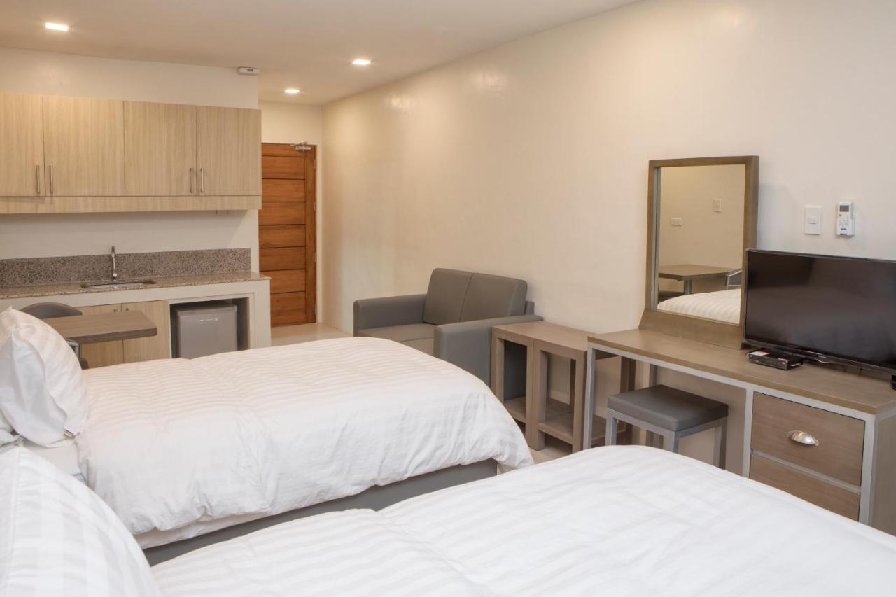 Hotel Merlo Makati City Esterno foto